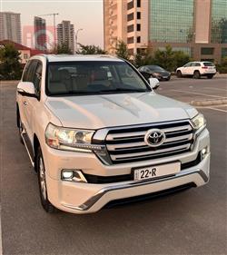 تۆیۆتا لاند کروزەر